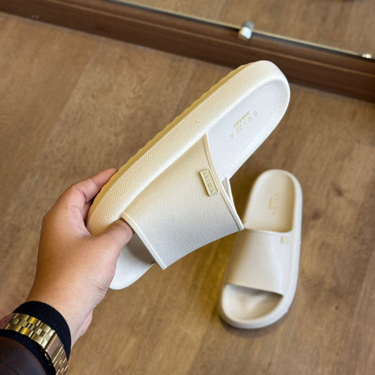 Chinelo Arezzo Slide Texturizado Z190460001