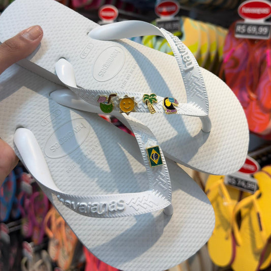 Havaianas Top + Pins Brasil, Tucano, Coqueiro, Aguá de Coco e Sol