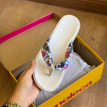 Chinelo de Dedo Moleca Tira Estampada 5525.107