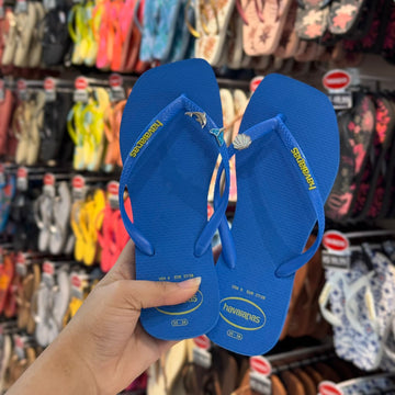 Chinelo Havaianas Logo Pop + Pin Concha, Golfinho e Sereia