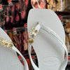Havaianas Slim Square (Branco) + Pin Família