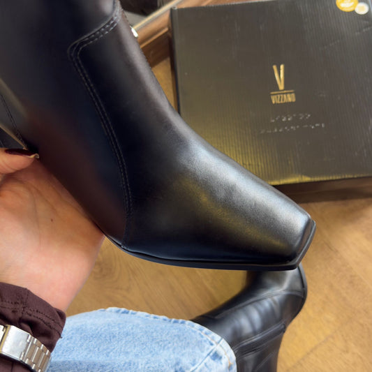 Bota Vizzano Detalhe Dourado Bico Fino 3111.101