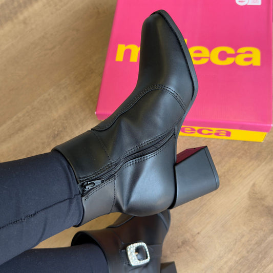 Bota Moleca Bico Quadrado Detalhe Fivela 5352.101