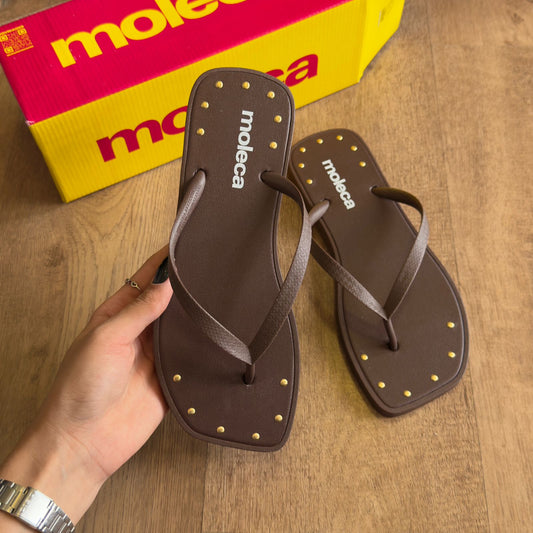 Chinelo De Dedo Moleca Grampos Dourados 5552.603