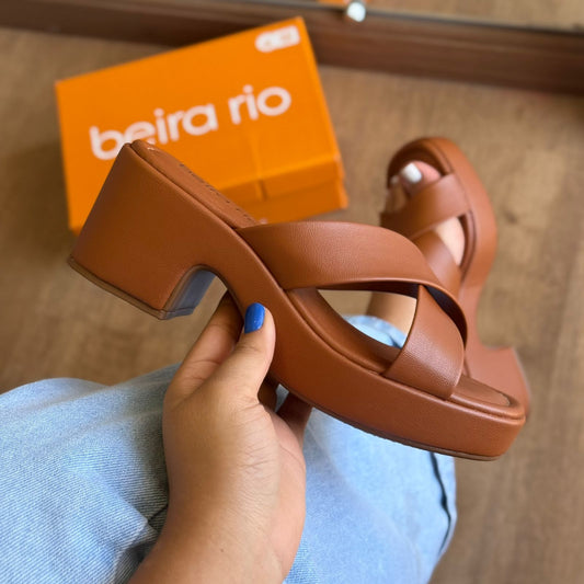 Sandália Beira Rio Tamanco Tiras Entrelaçadas Palmilha Macia 8517.210