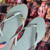 Havaianas Slim Point + Pin Brasil + Pin Dog Caramelo + Pin Nome Brasil