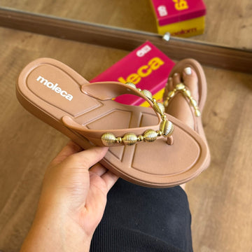 Chinelo De Dedo Moleca Detalhe Conchinhas 5548.109