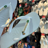 Havaianas Brasil (Branco) + Pin Cachorro Caramelo + Placa Logo