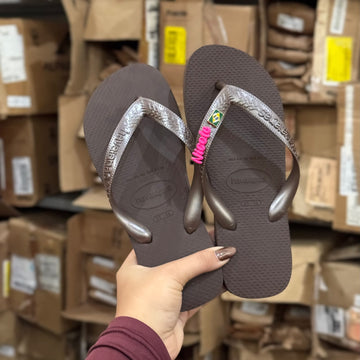 Havaianas Top (Café) + Pin Brasil + Pin Nome (E-K)