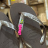 Havaianas Top (Café) + Pin Brasil + Pin Nome (L-S)