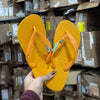 Havaianas Top (Amarelo Pop) + Pin Brasil + Pin Nome (L-S)