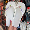 Havaianas Slim Square + Pin Frutas + Placa Logo