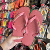Havaianas Top + Placa Logo Dourado