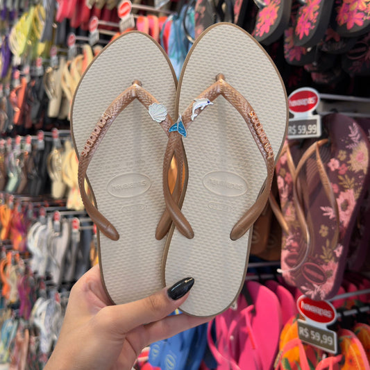 Havaianas Slim Point + Pin Concha, Sereia, Golfinho