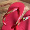 Havaianas Top + Pin Tucano + Pin Brasil + Placa Logo