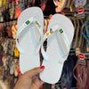 Havaianas Brasil (Branco) + Pin Caramelo + Pin Chopp + Pin Brasil Logo