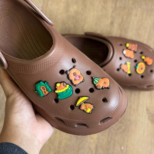 Babuche Confort Dream + Charms Capivara