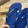 Havaianas Top + Placa Logo + Pin Golfinho, Sereia e Concha