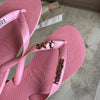 Havaianas Top + Placa Logo + Pin Tartaruga + Pin Âncora + Pin Coração