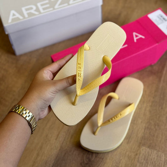 Chinelo de Dedo Arezzo Bicolor Roma Basics Z190350006